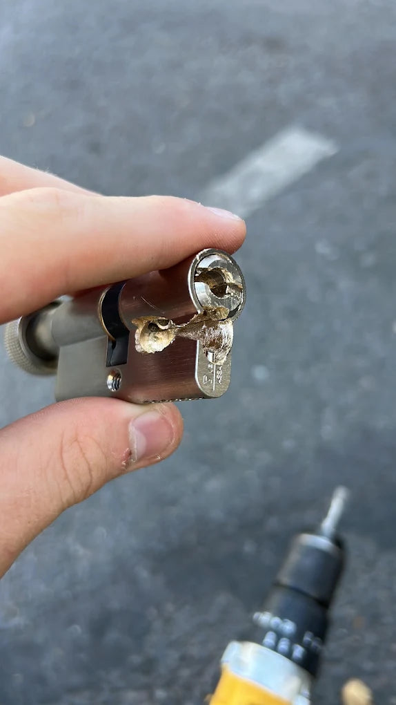 Gros plan sur un cylindre de serrure à Brunoy